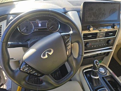 2022 INFINITI QX80 Luxe