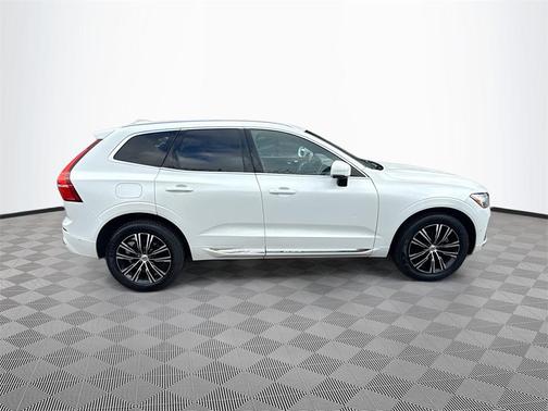 2022 Volvo XC60 B5 Inscription