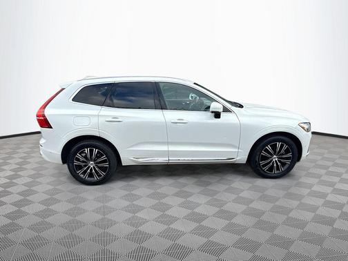 2022 Volvo XC60 B5 Inscription