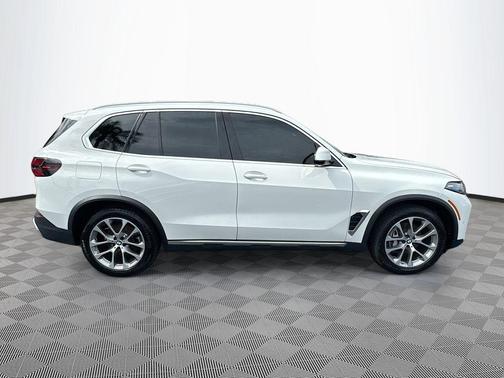 Alpine White 2024 BMW X5 xDrive40i