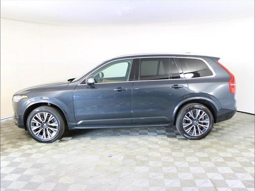 2022 Volvo XC90 T6 Momentum