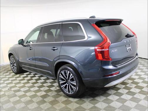 2022 Volvo XC90 T6 Momentum