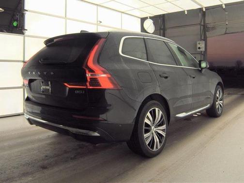 2023 Volvo XC60 B5 Ultimate Bright Theme