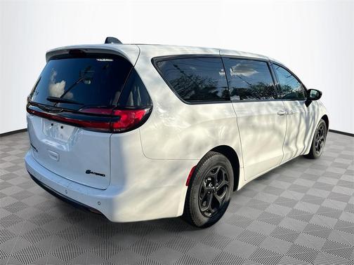2023 Chrysler Pacifica Hybrid Limited