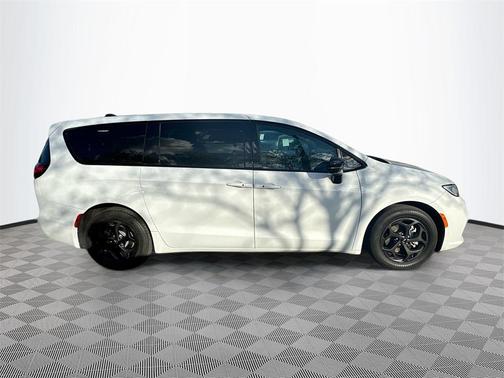 2023 Chrysler Pacifica Hybrid Limited