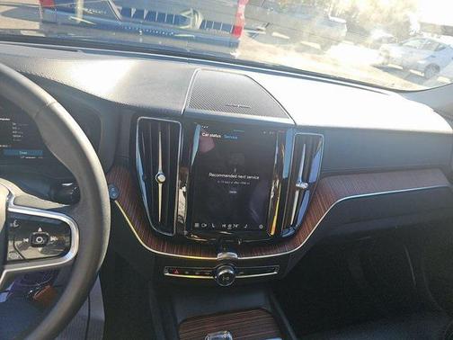 2023 Volvo XC60 B6 Ultimate Bright Theme