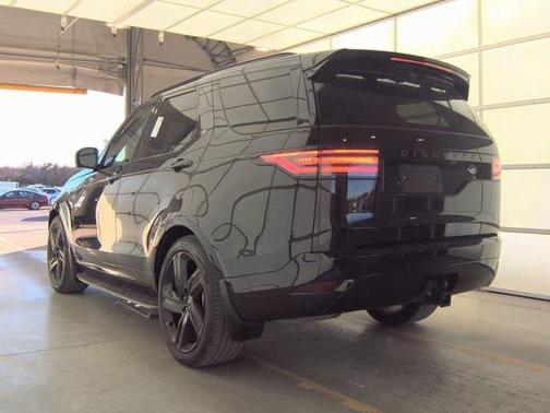 2023 Land Rover Discovery P300 S R-Dynamic