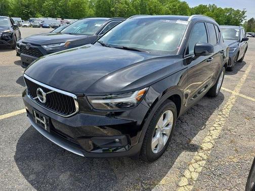 2021 Volvo XC40 T5 Momentum