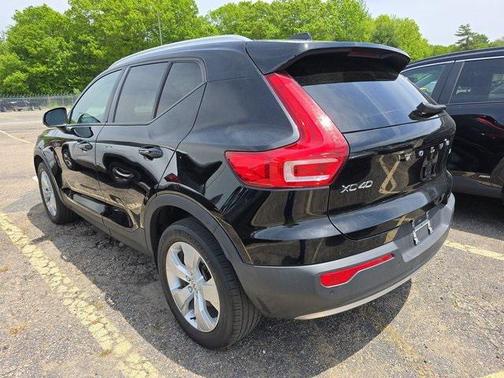 2021 Volvo XC40 T5 Momentum