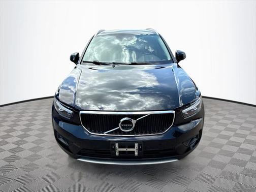 2021 Volvo XC40 T5 Momentum