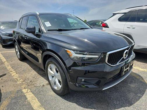 2021 Volvo XC40 T5 Momentum