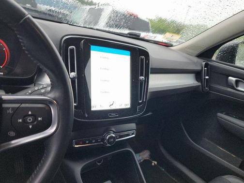 2021 Volvo XC40 T5 Momentum