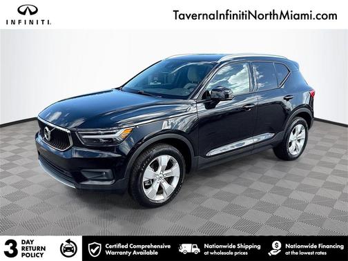 2022 Volvo XC40 T5 Momentum