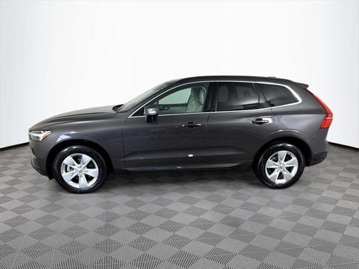 2022 Volvo XC60 B5 Momentum