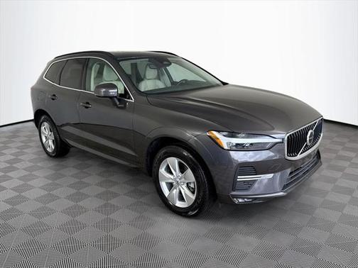 2022 Volvo XC60 B5 Momentum