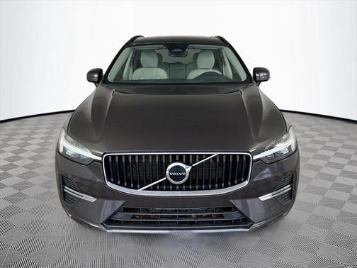 2022 Volvo XC60 B5 Momentum