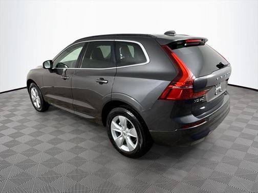 2022 Volvo XC60 B5 Momentum