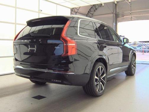 2024 Volvo XC90 B5 Plus Bright Theme