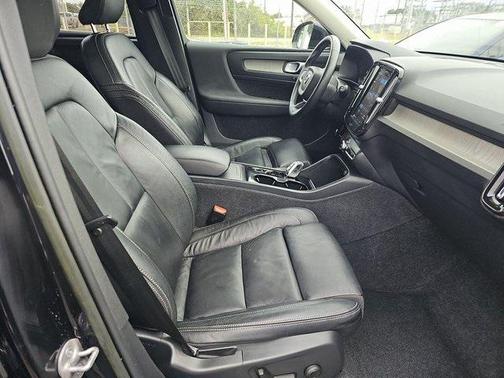 2023 Volvo XC40 B5 Plus Bright Theme