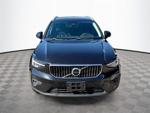 2023 Volvo XC40 B5 Plus Bright Theme