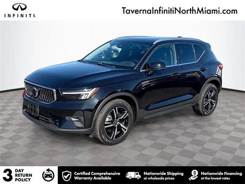 2023 Volvo XC40 B5 Plus Bright Theme