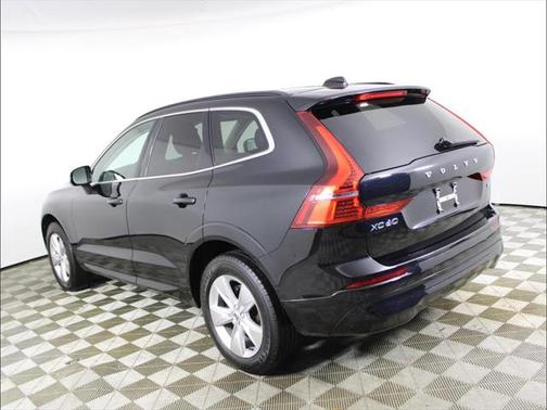 2022 Volvo XC60 B5 Momentum