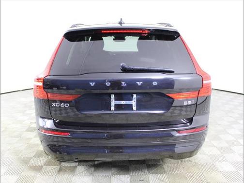 2022 Volvo XC60 B5 Momentum