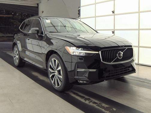 2022 Volvo XC60 B5 Momentum