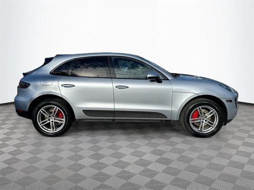 2018 Porsche Macan Base (PDK)