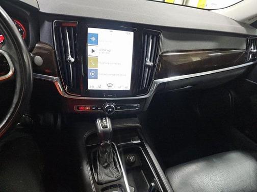 2018 Volvo S90 T5 Momentum