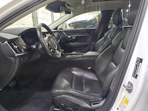 2018 Volvo S90 T5 Momentum