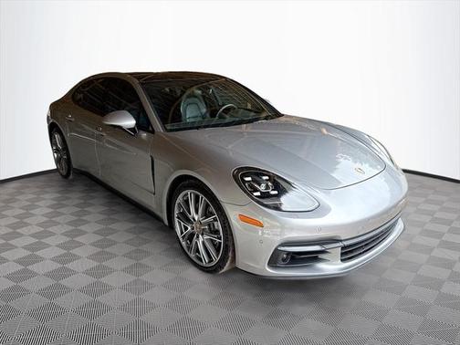 2018 Porsche Panamera 4