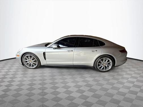 2018 Porsche Panamera 4