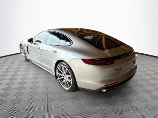 2018 Porsche Panamera 4