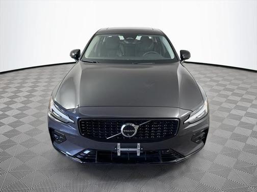 2024 Volvo S60 B5 Plus Dark Theme