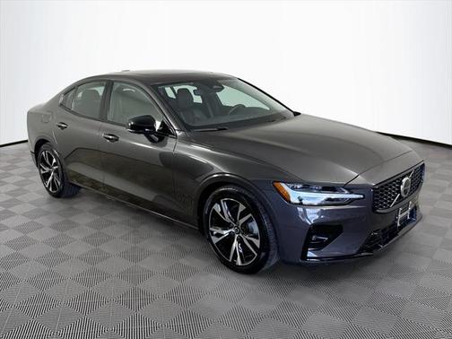 2024 Volvo S60 B5 Plus Dark Theme
