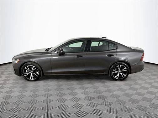 2024 Volvo S60 B5 Plus Dark Theme