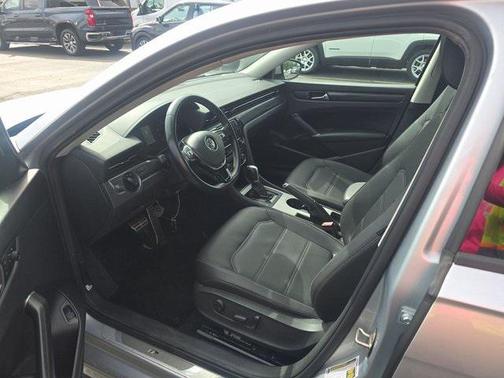 2020 Volkswagen Passat 2.0T R-Line