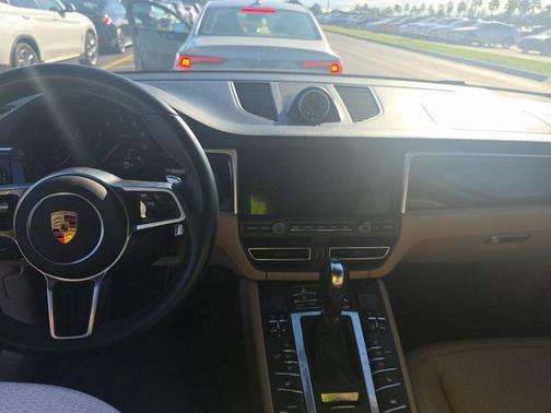 2021 Porsche Macan Base