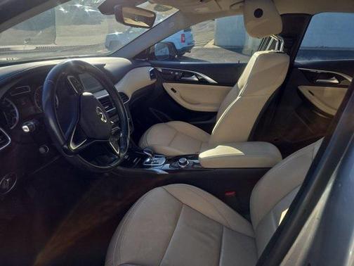 2018 INFINITI QX30 Premium