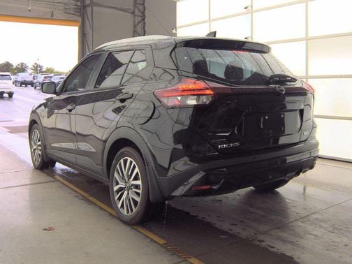 Super Black 2022 Nissan Kicks SV