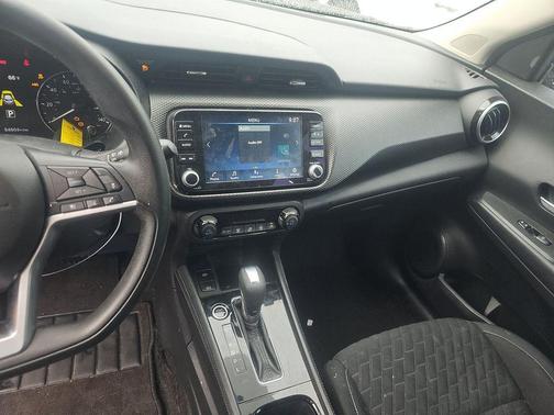 Super Black 2022 Nissan Kicks SV