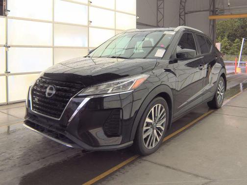 Super Black 2022 Nissan Kicks SV