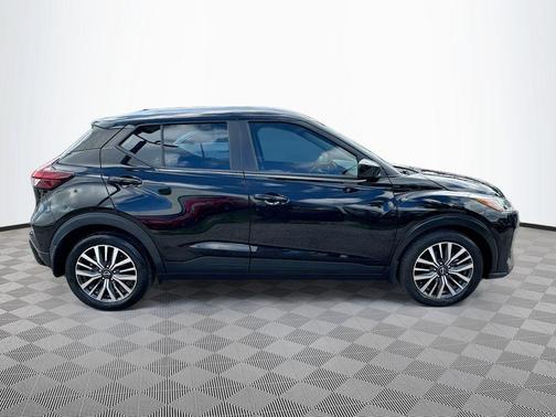 Super Black 2022 Nissan Kicks SV