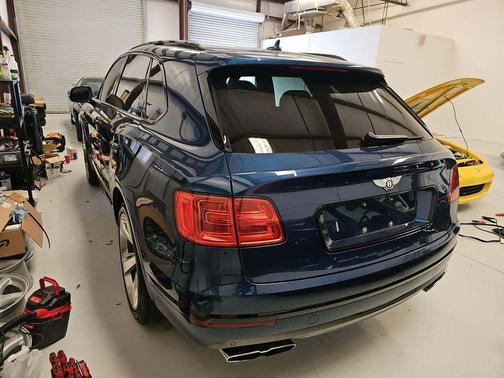Gray 2019 Bentley Bentayga V8