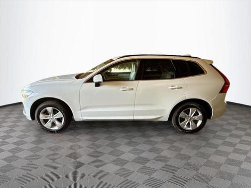 2022 Volvo XC60 B5 Momentum
