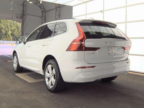 2022 Volvo XC60 B5 Momentum