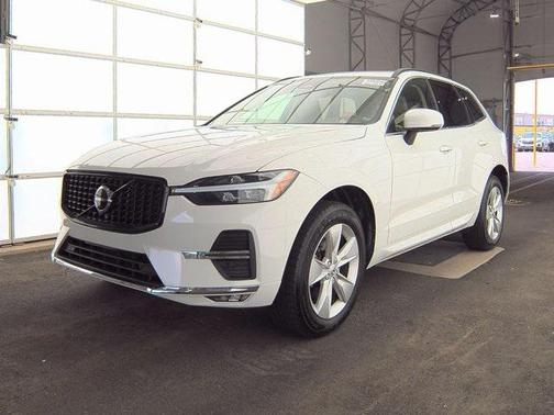 2022 Volvo XC60 B5 Momentum
