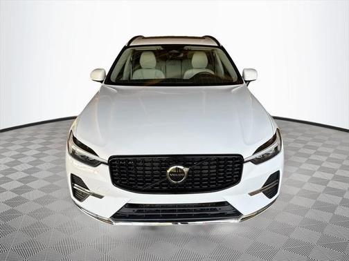 2022 Volvo XC60 B5 Momentum
