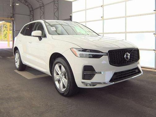 2022 Volvo XC60 B5 Momentum